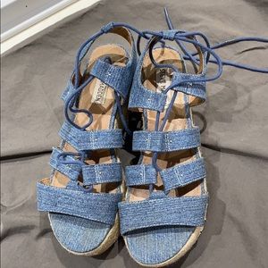 Denim tie up platform shoe